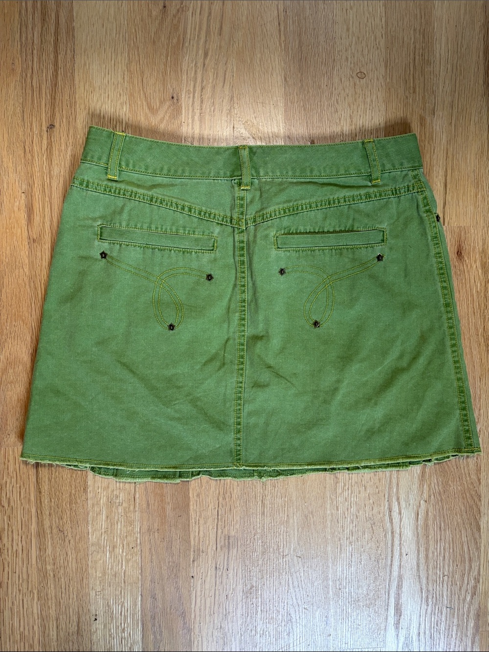Y2K Fiorucci Green Pleated Mini Skirt Size 5 - Picture 3 of 7